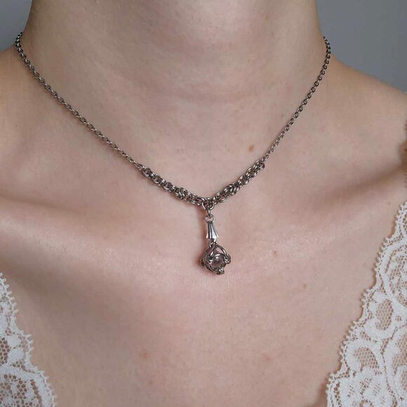 Gothic fairy purple and silver dainty necklace with a small silver chain - Picture 6 of 7